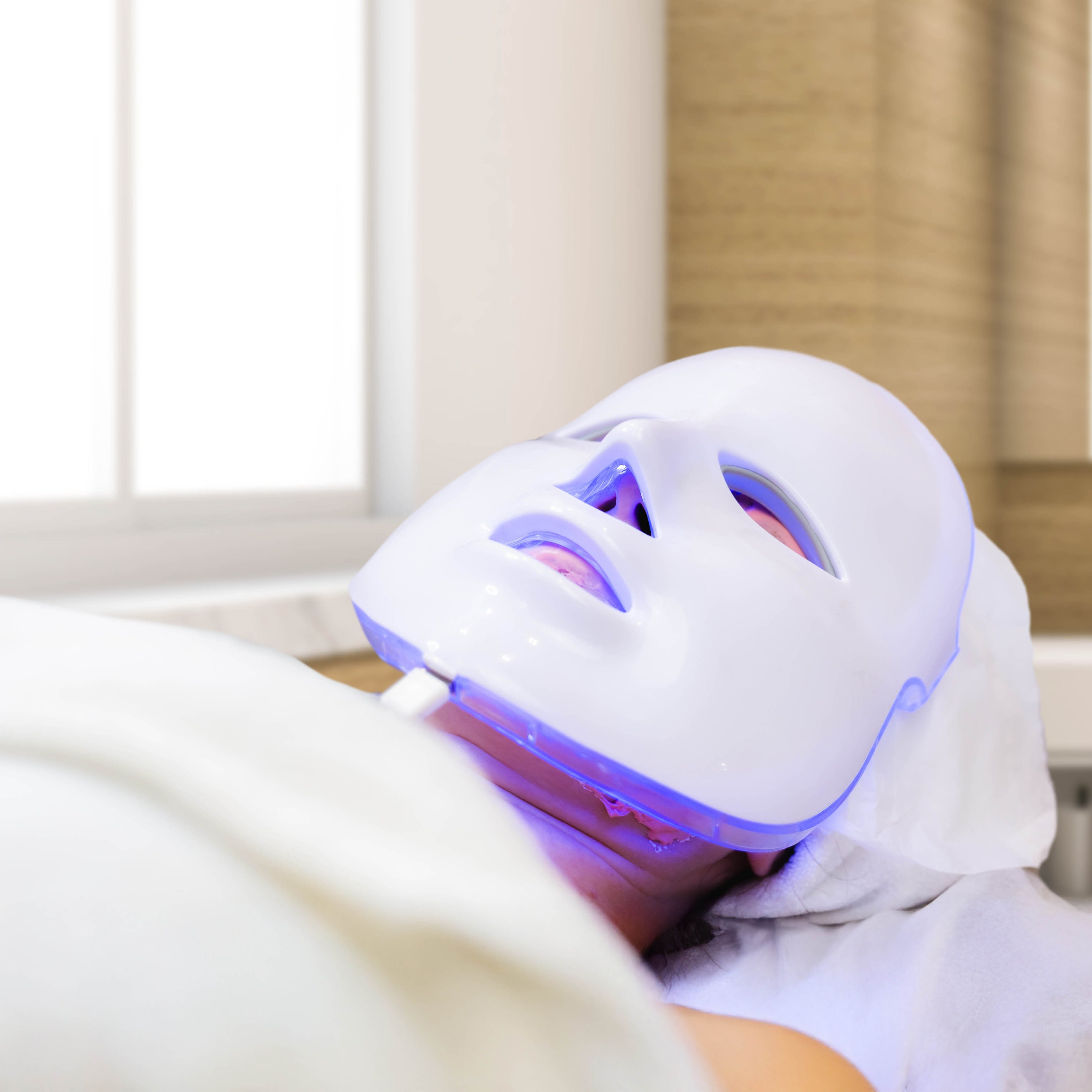 Masque LED Visage 7-en-1 – Photothérapie Anti-Âge, Anti-Acné & Éclat à Domicile