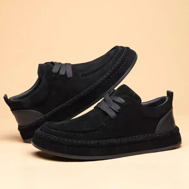 Los zapatos para hombre son zapatos de moda de material marrón, cómodos para caminar, adecuados para el uso diario. 