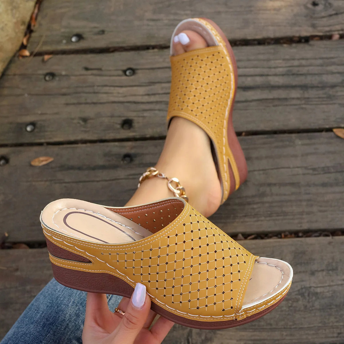 Sandales d'été élégantes pour femmes, collection été 2025, sandales compensées à semelle épaisse, style bohème, sandales de plage tendance. 